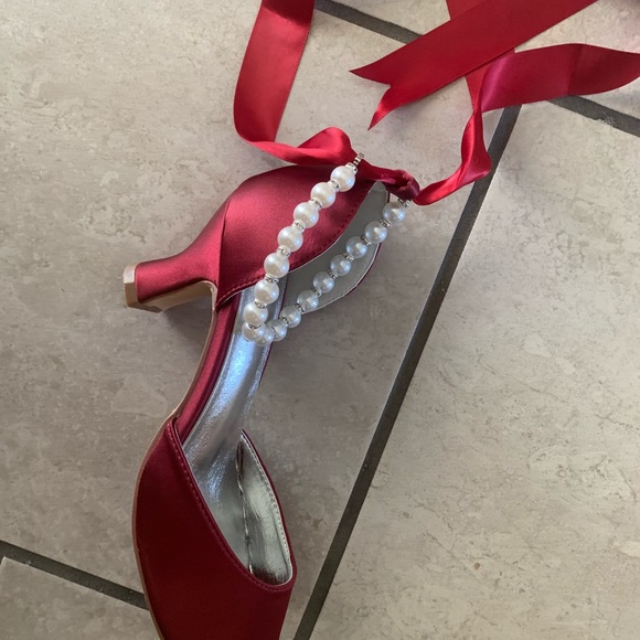 Burgundy heels - Picture 3 of 3